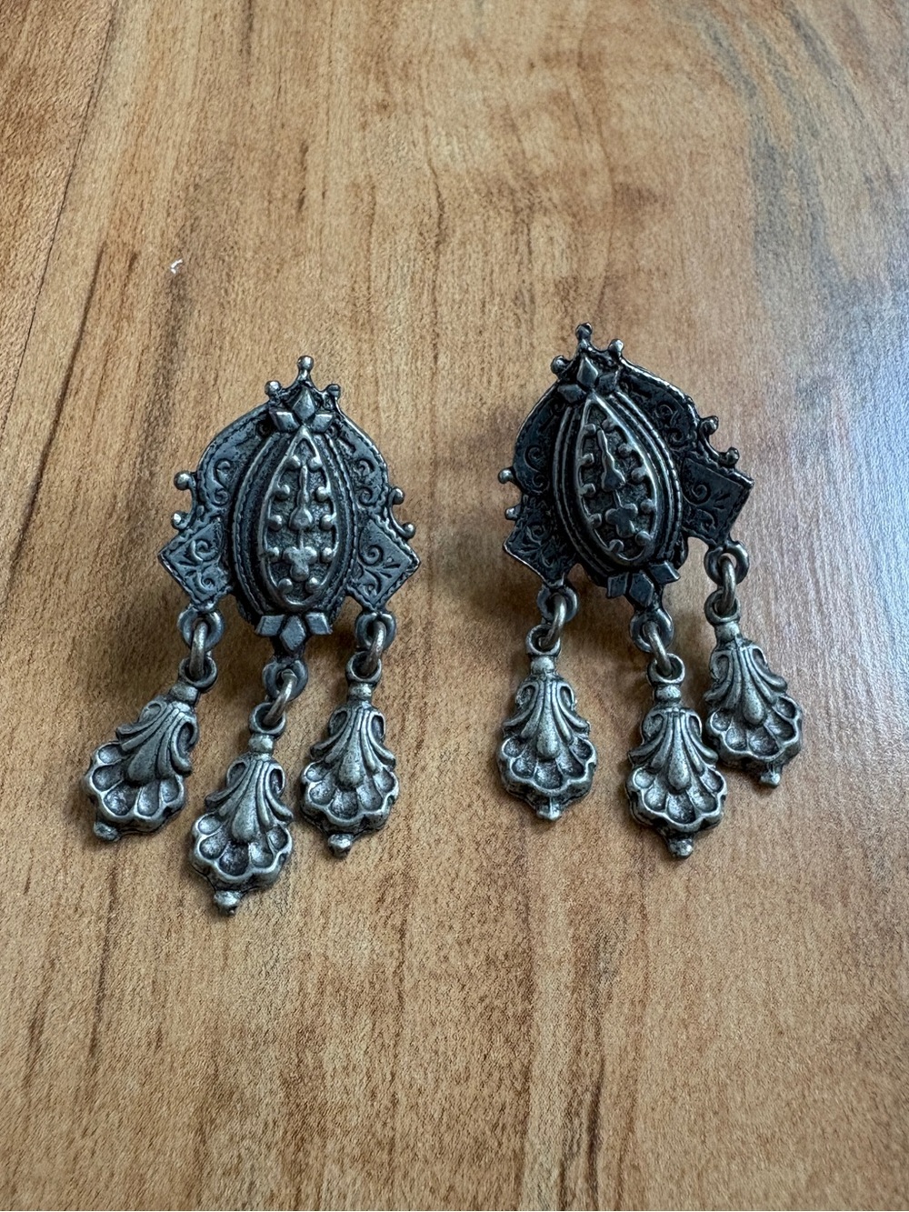 VTG Pewter Screw Back Dangle Earrings